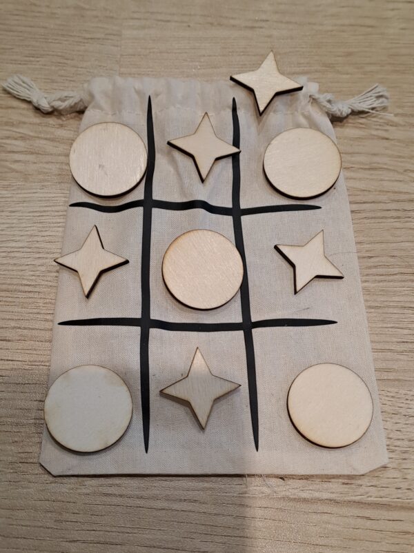Jeu de morpion avec sa pochette de transport